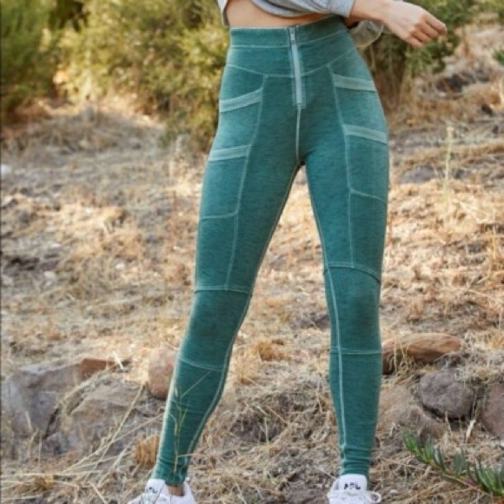 Free People Movement Far Out Zippered Legging in Olive Ash | XS